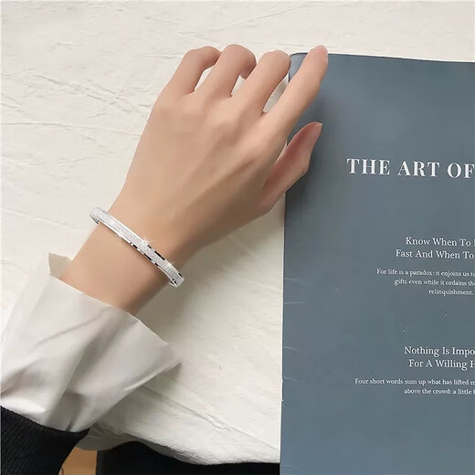 S999 Sterling Silber Armband Frauenarmband junges High-End-Silberarmband Valentinstag Geschenk für Freundin und Frau Love RU Erste Treffen mit Silver Armband + Zertifikat + Counter Geschenkbox zum Verkauf für Stück