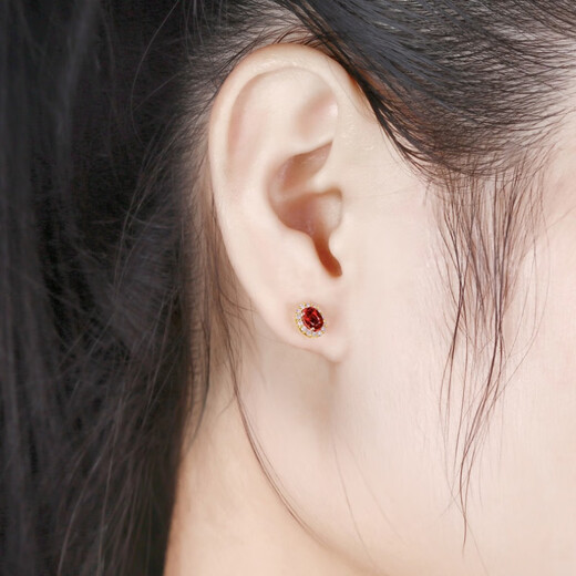 Feng Ruihuang Myanmar natural pigeon blood ruby earrings 18K gold inlaid diamond earrings sterling silver sweet colored treasure silver earrings pigeon blood ruby earrings oval size 8*9mm