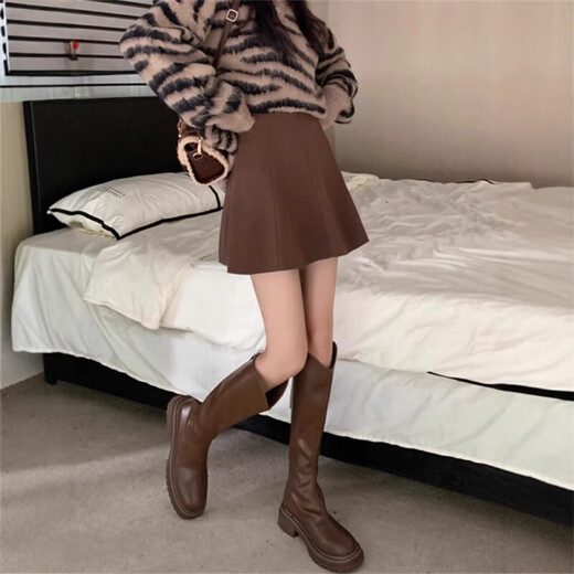 Jin Jin is equal to 0.5 kg. Muta size coffee-colored woolen skirt for women in autumn and winter 2025. A-line short skirt that covers the crotch and hips. Umbrella skirt. High-waisted pleated skirt. Coffee-colored woolen skirt is recommended to be 110 Jin. Jin is equal to within 0.5 kg.