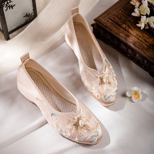 Qiaojiati Spring and Autumn Single Shoes Ethnic Style Retro One-Playing Thick Heel Old Beijing Cloth Shoes Women's Embroidered Shoes with Cheongsam Shoes /Qiongying //White 35
