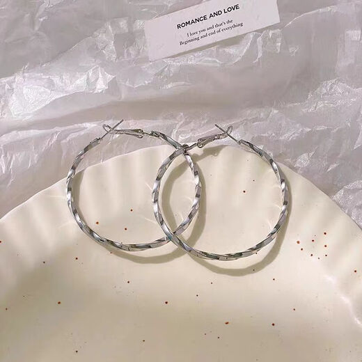 Guanpu Pavilion Fat Donglai's same style pt950 platinum plain hoop earrings PT950 large circle women's platinum earrings light luxury 520 free Mobius large earrings (inner diameter 3.5)