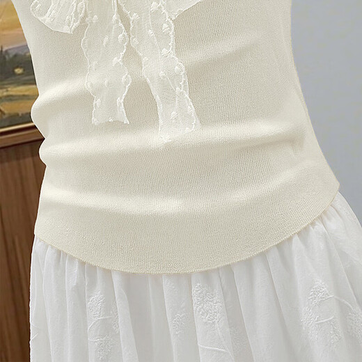 
Silk Cypress V-neck sweater 2025 summer new women's lace splicing gentle lady design top