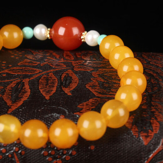 Zhenghe Jewelry beeswax chicken fat yellow round bead bracelet DIY diameter about 8mm weight 8.52 grams