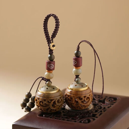 
Green Sandalwood exquisite hollow mobile phone chain sachet balls hidden fragrance pendant wearing ancient style aromatherapy keychain Green Sandalwood Flower Vine sachet pendant