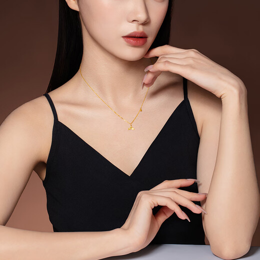 Chow Tai Sang 18K Gold Crushed Ice Fish Tail Chain, Classic Versatile Necklace for Girlfriend and Wife as a Valentine’s Day Gift Crushed Ice Fish Tail Chain, Approximately 1g
