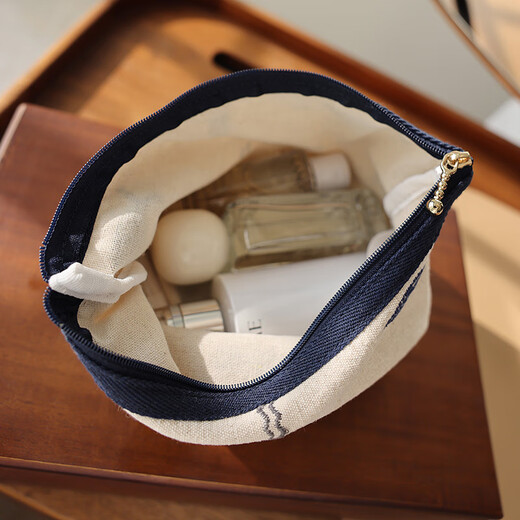 MIUCATCH Embroidered Cosmetic Bag Japanese Simple Storage Bag Travel Portable Zipper Clutch Ethnic Style Liner Bag Embroidered Fish 21*7.5*13.5cm Khaki 1 piece