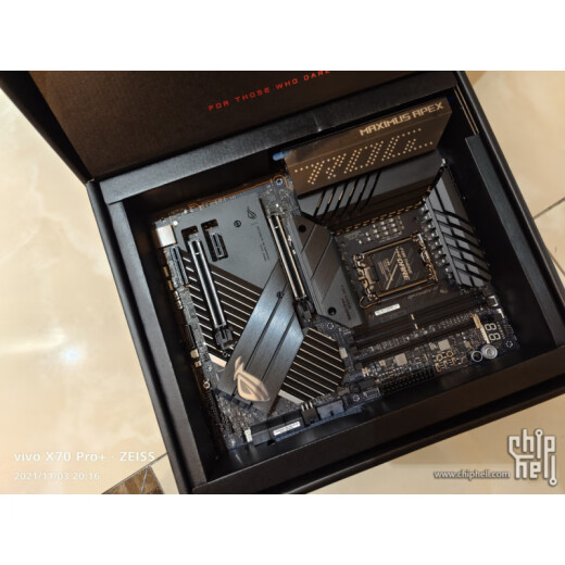 华硕 ASUS华硕ROG MAXIMUS Z690 APEX全新渲染双卡台式主板支持D5 12-14代 箱说配件齐全