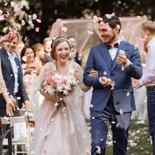 Apolli propone rosa pétalos simulados flores rociadas a mano Cama de cumpleaños romántico Decoración de bodas de boda rosa claro