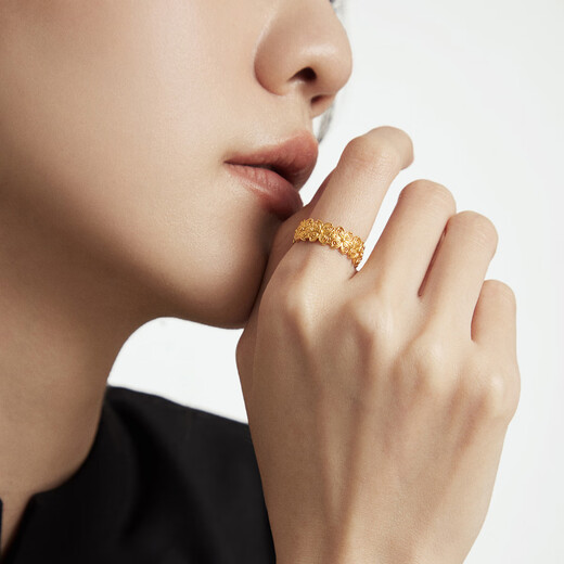 Chow Tai Fook butterfly flower solid gold four-leaf clover gold ring (labor cost 520) No. 10, about 4.95g EOF1414