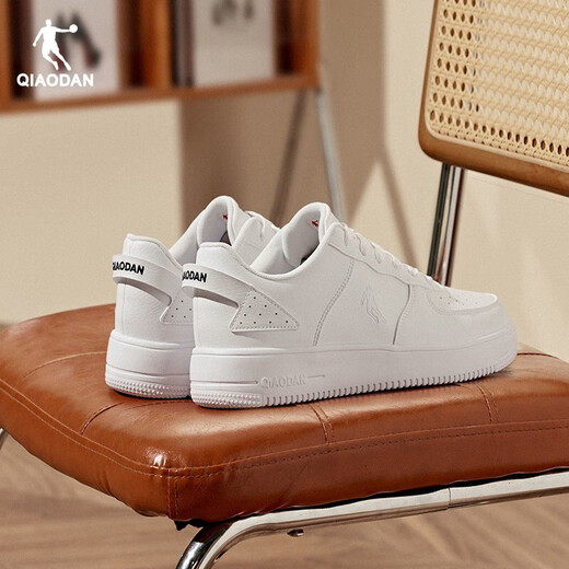 
Jordan men's shoes, sneakers, leather-faced Air Force One casual versatile thick sole height-enhancing white shoes