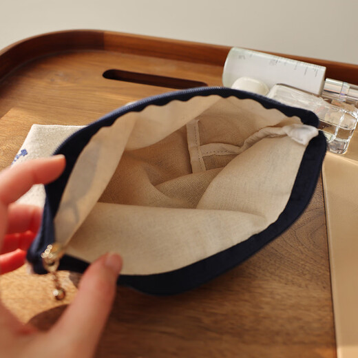 MIUCATCH Embroidered Cosmetic Bag Japanese Simple Storage Bag Travel Portable Zipper Clutch Ethnic Style Liner Bag Embroidered Fish 21*7.5*13.5cm Khaki 1 piece