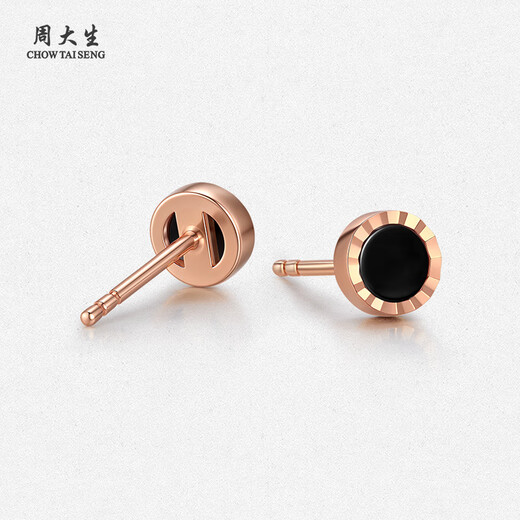 Chow Tai Sang 18K gold and black onyx earrings, classic and versatile earrings, a gift for my girlfriend on holidays and anniversaries, about 0.8g