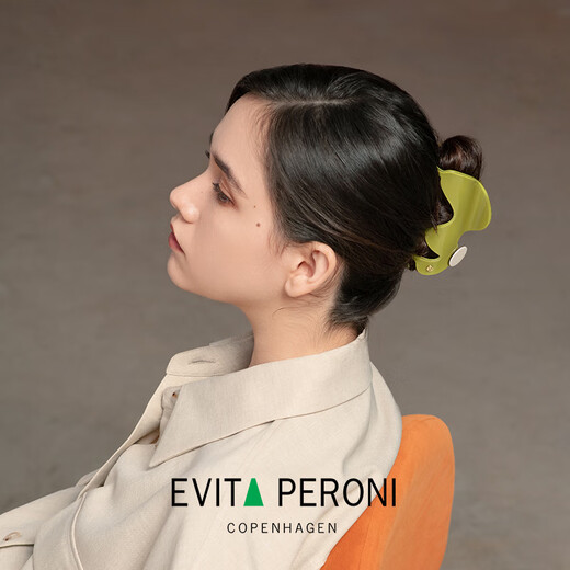 依慧达（Evita Peroni ）依慧达新款鲨鱼夹时尚慵懒风抓夹设计感女性配件 柔雾杏
