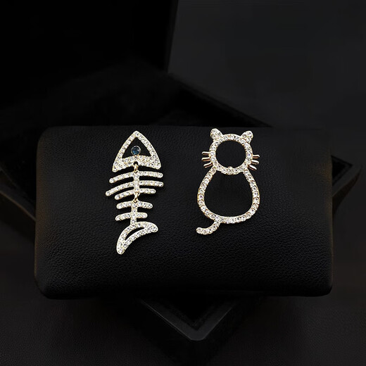 QUAMER Gold Store Personalized Cat Fishbone Brooch 2025 New Trendy Suit Women's Accessories Fixed Clothes Cat