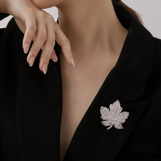 QLADY西装枫叶胸针男士女款感轻奢高端新款别针配饰卡扣领针 白金色【珠宝礼盒】