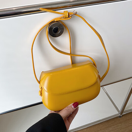 Korean retro saddle bag summer new one-shoulder crossbody bag fashionable simple and versatile women's mobile phone bag dark brown