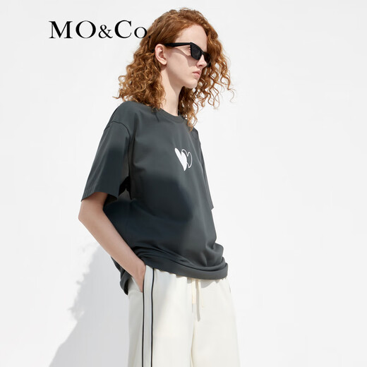 MO&Co.爱心印花圆领短袖宽松纯棉T恤美式复古上衣上装基础黑白灰 古堡灰色 S 160