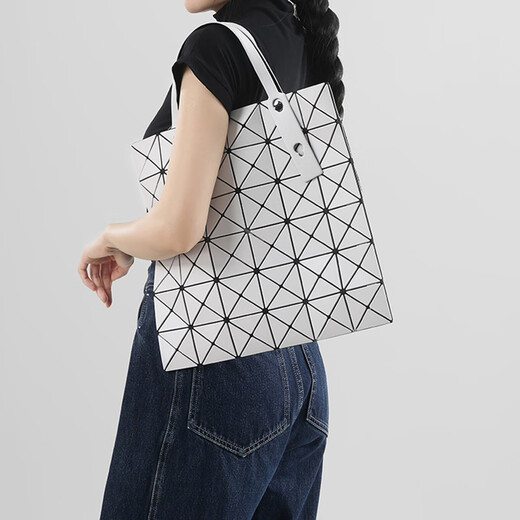 Issey Miyake Neues Produkt für Männer/Frauen neutraler Stil glänzend/mattes Sechs-Grid-Schulter-Tasche Einkaufstasche Männerbeutel Frauenbeutel BB46 AG683 11 Hellgrau