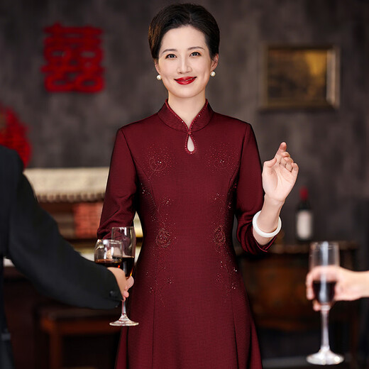 The festive suit worn by the mother on the day of departure for her son’s wedding. The wedding dress for the mother-in-law can be worn at ordinary times. The new style of the mother’s wedding dress. Burgundy 2XL (120-130 Jin Jin is equal to 0.5 kg) One size fits all