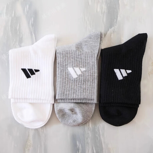 Calcetines adidas calcetines para hombres calcetines para mujeres 2025 nuevos calcetines de tubos de tubo medio calcetines deportivos deportivos cómodos absorbentes y transpirables calcetines casuales JC9272 negros, blancos y grises/tres parejas M (adecuado para tamaños 39-42)