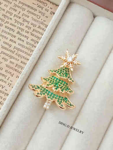 Feiyu exquisite niche design Christmas tree rotatable brooch women's light luxury high-end cute brooch
