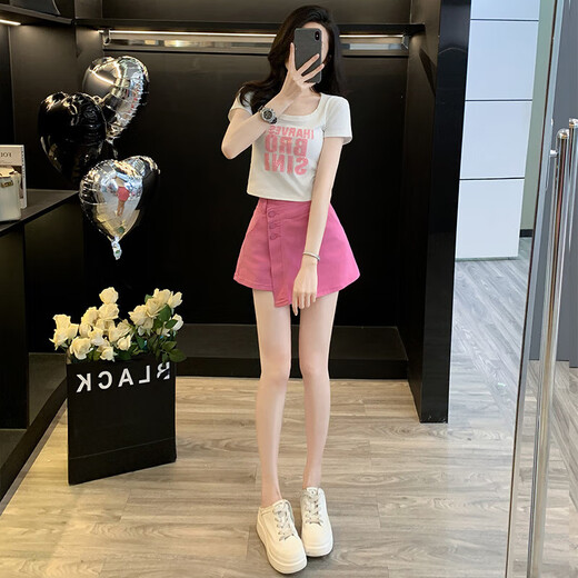 Yuxi Pink-Breasted Decorative Casual Denim Shorts Frauen hohe Taille schlampig gefälschter zweiteiliger Hüft-Hip-Padd-Rock kurzer Top Cover 7029 Weißes Top + 7028 Rose Red Denim Rock S S