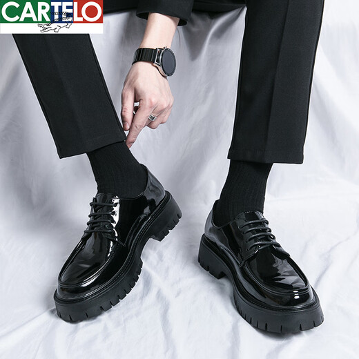 卡帝乐鳄鱼（CARTELO）皮鞋男士夏季新款英伦风商务正装圆头黑色漆皮亮面结婚新郎伴郎鞋 15276黑白 45 标准皮鞋码