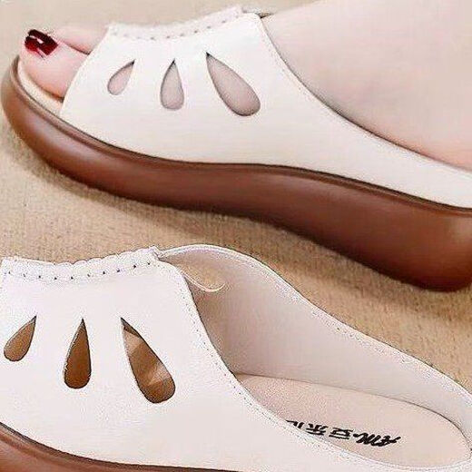Sandalias de mamá para mujeres en el verano 2025 Nuevo cómodo, suela suave y suave sin deslizamiento de ancianos.
