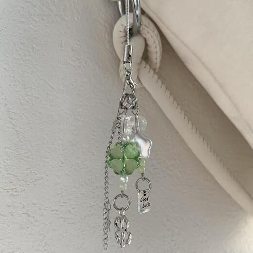 Destined to be a high-value four-leaf clover handmade hanging chain keychain beads small pendant camera chain cute niche wind chime four-leaf clover pendant
