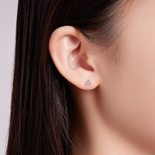 Safir platinum earrings for women PT950 square earrings, fashionable, simple, fresh, and perfect for birthday gifts, about 1.20 grams