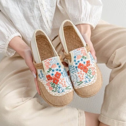 永和春民族风花海绣花鞋女工艺休闲老北京布鞋一脚蹬汉服女鞋旗袍女单鞋 DX69白色 35 正码，脚肥脚宽的请拍大一码哦
