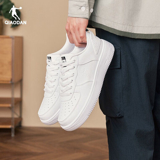 
Jordan men's shoes, sneakers, leather-faced Air Force One casual versatile thick sole height-enhancing white shoes