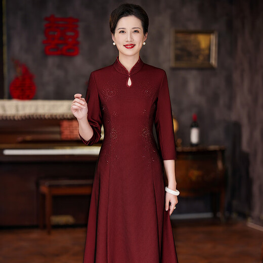 The festive suit worn by the mother on the day of departure for her son’s wedding. The wedding dress for the mother-in-law can be worn at ordinary times. The new style of the mother’s wedding dress. Burgundy 2XL (120-130 Jin Jin is equal to 0.5 kg) One size fits all