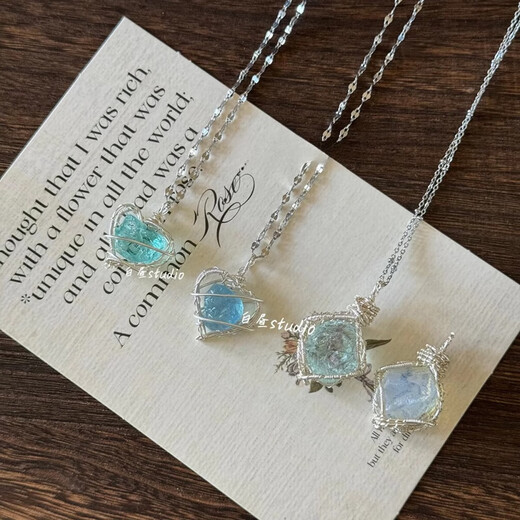 Aquamarine Pendant Daytime Original Design Raw Stone Love Necklace Female Niche Clavicle Chain Handmade Heart Shaped Aquamarine (+ Chain)
