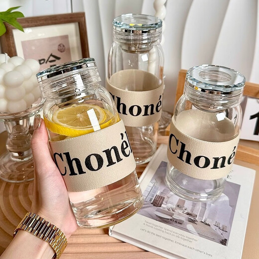 Zhenchu water cup, high-looking glass cup for women, high-end, light luxury, high borosilicate tea water separation cup, high temperature resistant tea cup for men, diamond lid, cup sleeve + heat-resistant and explosion-proof 600ML