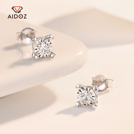 Aido Diamond pt950 platinum imitation diamond earrings, fashionable boutique platinum earrings, small earrings, versatile earrings, one pair, 2.6-2.8g
