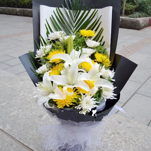 Aitong Flowers delivers within the city chrysanthemum bouquets for the Tomb Sweeping Day and Hungry Ghost Festival, memorial services, funerals, tomb sweeps, flowers for visiting graves in memory, 19 yellow and white chrysanthemums + 5 lilies mixed and matched bouquets, delivery within the city, support for reservation dates