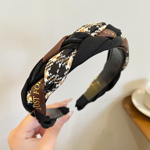 Dingjing headband light luxury 2025 new headband women's high-end going out headwear high-end high-ceiling hair hole pressing hair and face wash