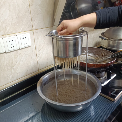 Donau -Traum Frosch Fisch kalte Garnelen Sophora Pollen Colander Löffel Spot undicht Eimer Edelstahl Handelsgeleen -Werkzeug Haushalt Haushalt 12023 Durchmesser 20 Höhe 12 undichte Eimer mit Regal Zange Holz