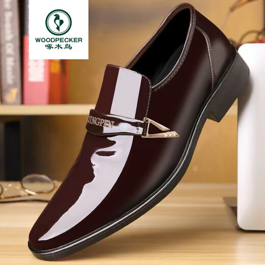 Padpecker Zapatos de cuero genuino para ropa formal para hombres Negocios brillantes Casco Casual 2025 Summer Hombres de cuero para hombres para zapatos versátiles modernos de mediana edad y jóvenes 686 Negro 39
