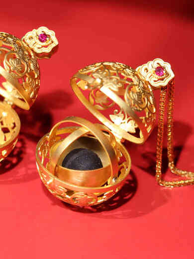 Chi Xing 18K gold ancient gold sachet pendant grape flower and bird pattern sachet ball Yang Guifei national style 22mm Xiangyun gem hollow 7.96g