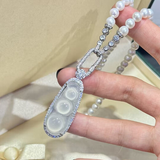 DRJEFUN new pea chalcedony freshwater pearl pendant women's niche design light luxury clavicle chain personalized necklace chain personalized necklace