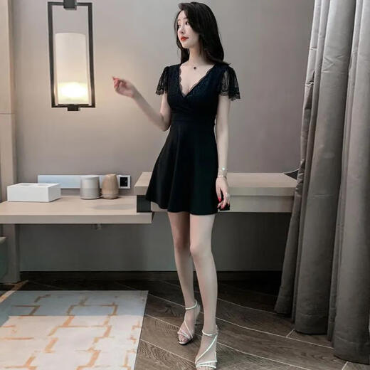 Yi Jingxuan (YIJINGXUAN) 2025 nightclub dress temperament short skirt low-cut V-neck covering belly slimming work clothes store sexy lace splicing black L 100-110Jin [Jin equals 0.5 kg]