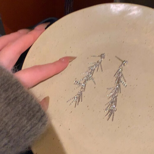 Platinum earrings for women, wheat tassels, high-end, luxury, niche earrings, earrings, earrings, mosquito coil discs, ear clips, gift, wheat tassels, earrings, pair