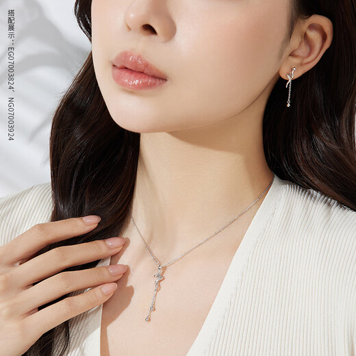 Gold Supreme PT950 Platinum Earrings Snake Earrings Women's Zodiac Versatile Platinum Earrings Birthday Gift Price 2.64g