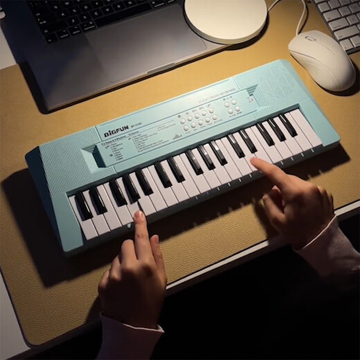 Piano électronique d'entrée de gamme pour les débutants pour enfants 37 touches peuvent jouer des instruments de musique 61 clés pour les jouets de musique à domicile pour garçons et filles 37 clés Pink Piano [ensemble 4 pièces de mise à niveau de mise à niveau]