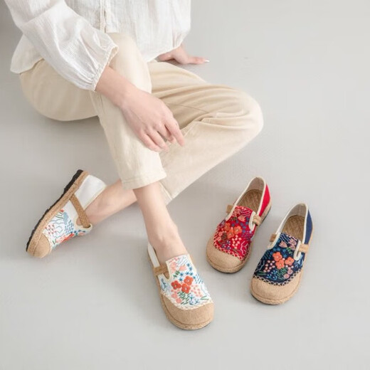 永和春民族风花海绣花鞋女工艺休闲老北京布鞋一脚蹬汉服女鞋旗袍女单鞋 DX69白色 35 正码，脚肥脚宽的请拍大一码哦