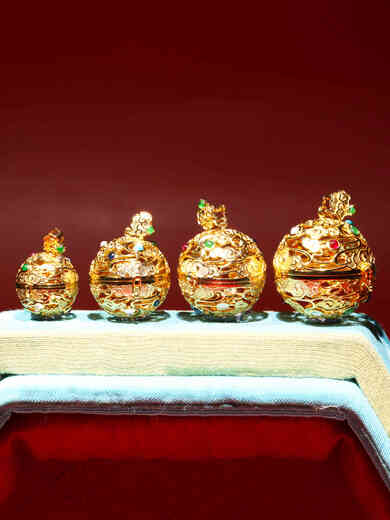 Chi Xing 18K gold ancient gold sachet pendant grape flower and bird pattern sachet ball Yang Guifei national style 22mm Xiangyun gem hollow 7.96g