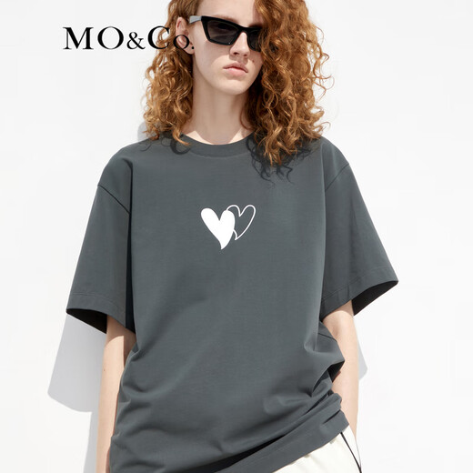 MO&Co.爱心印花圆领短袖宽松纯棉T恤美式复古上衣上装基础黑白灰 古堡灰色 S 160