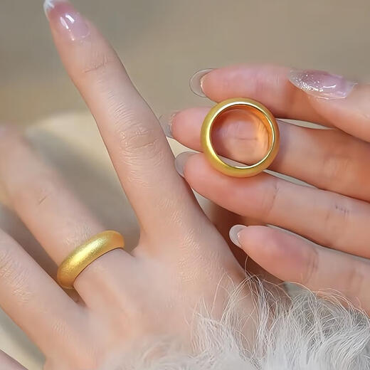 KZD999 Bengal red gold ancient sand gold ring loach back ring men and women long-lasting copper-plated gold-plated light exquisite ancient loach back ring Lao Fengxiang quality No. 7 inner diameter 17.4mm Lao Fengxiang quality